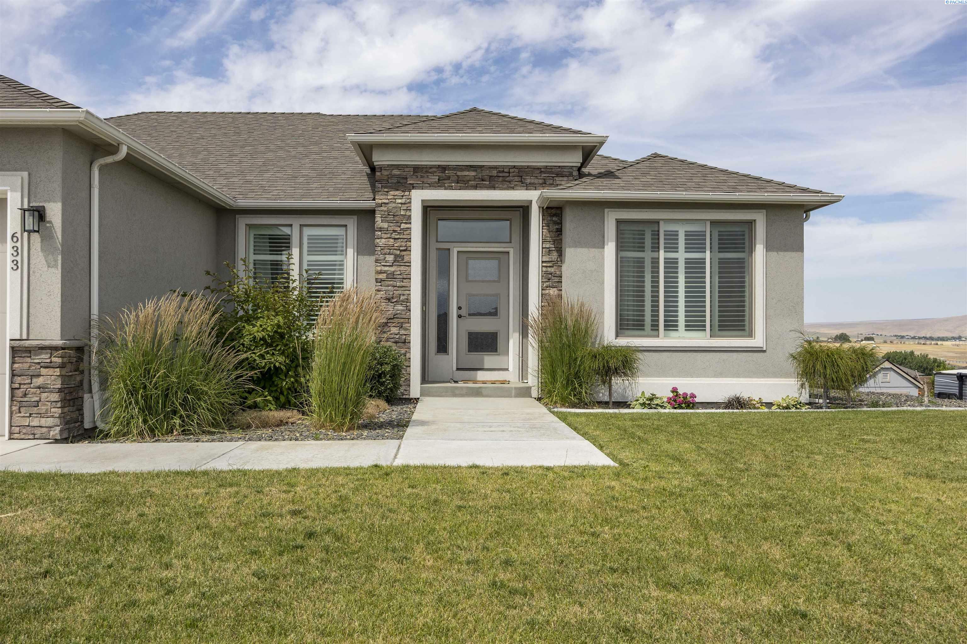 Property Photo: 633 Belmont Blvd WA 99353