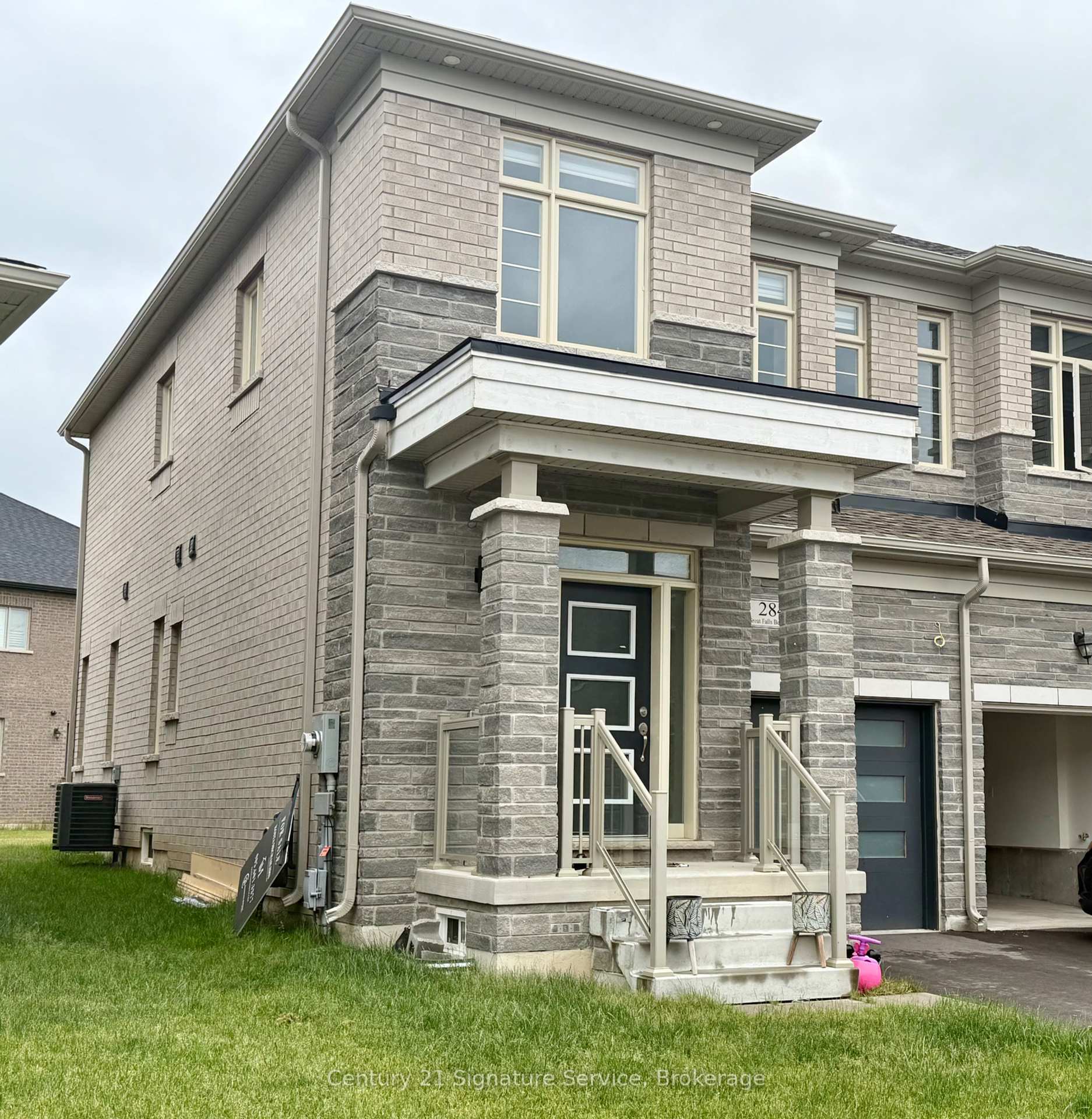 Photo de la propriété: 284 Great Falls Boulevard ON L8B 1Z5