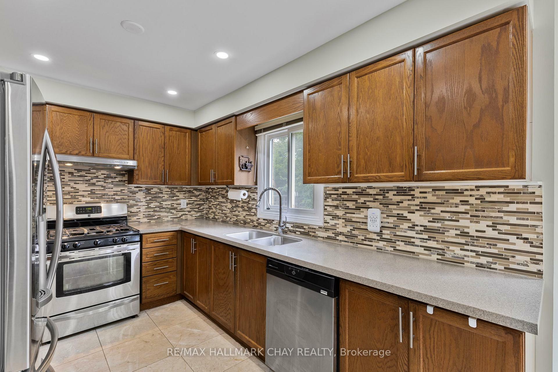 Property Photo: 51 Cartwright Drive ON L4M 6G3