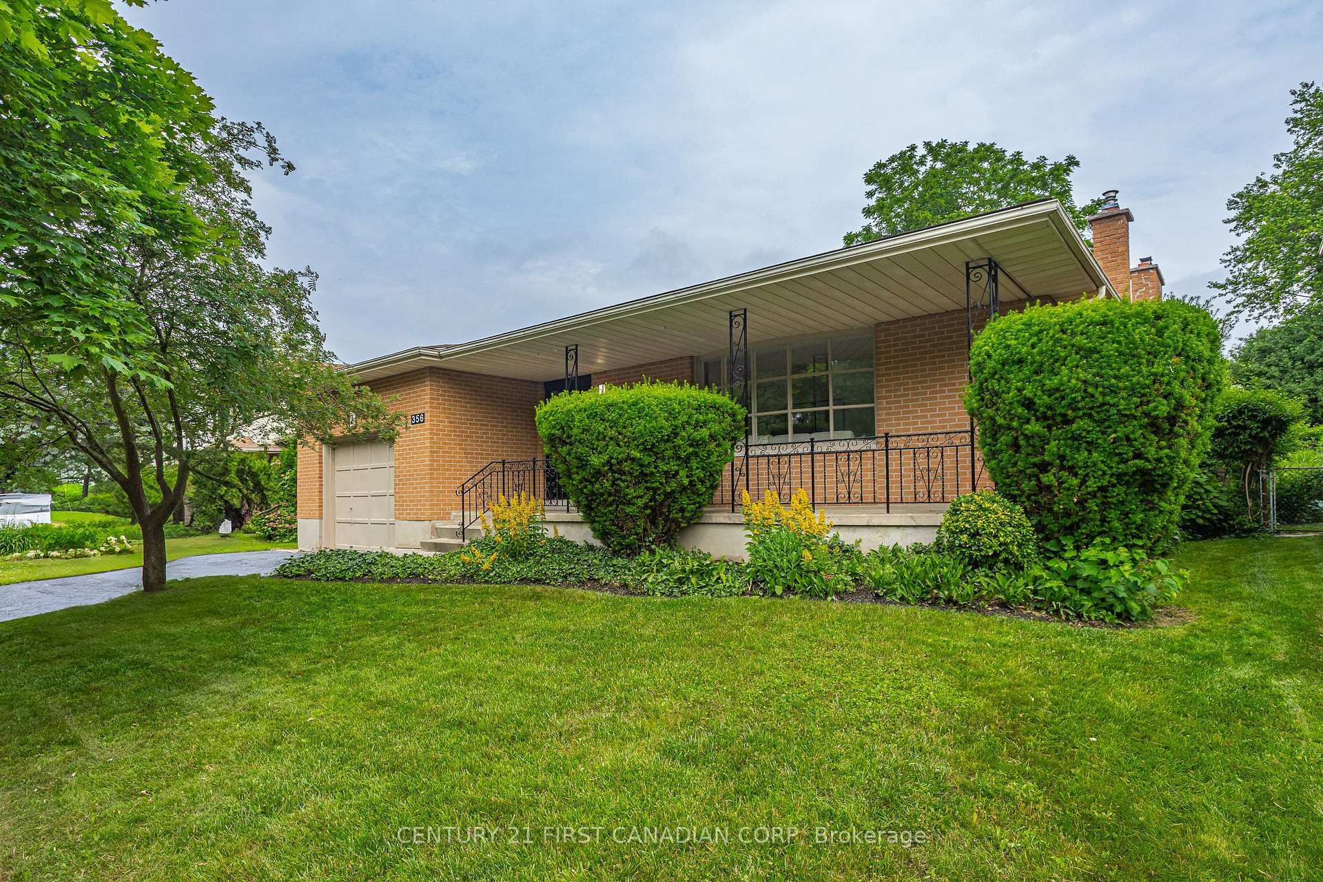 Property Photo: 356 Blackacres Boulevard ON N6G 3C9