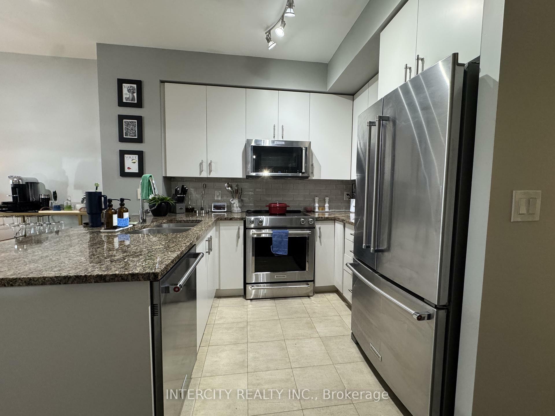 Property Photo: 438 King Street W 606 ON M5V 3T9
