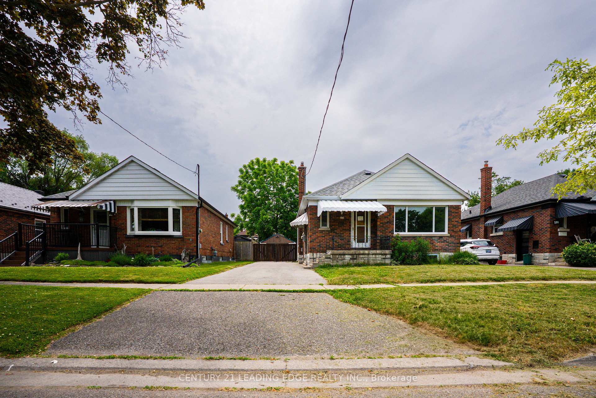 Property Photo: 96 Oakes Avenue ON L1G 6C6
