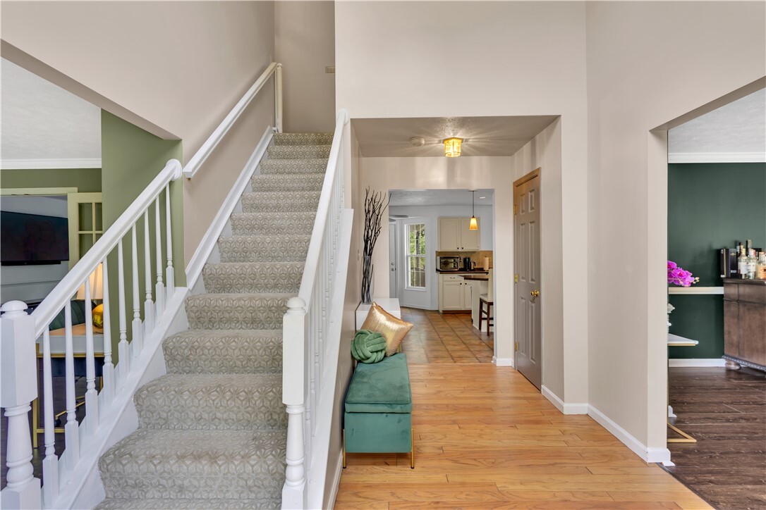 Property Photo: 406 Pin Oak Ct PA 15108