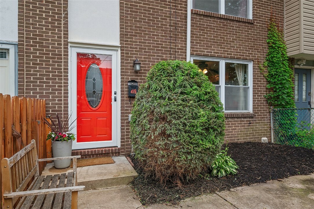 Property Photo: 416 N Beatty St PA 15206