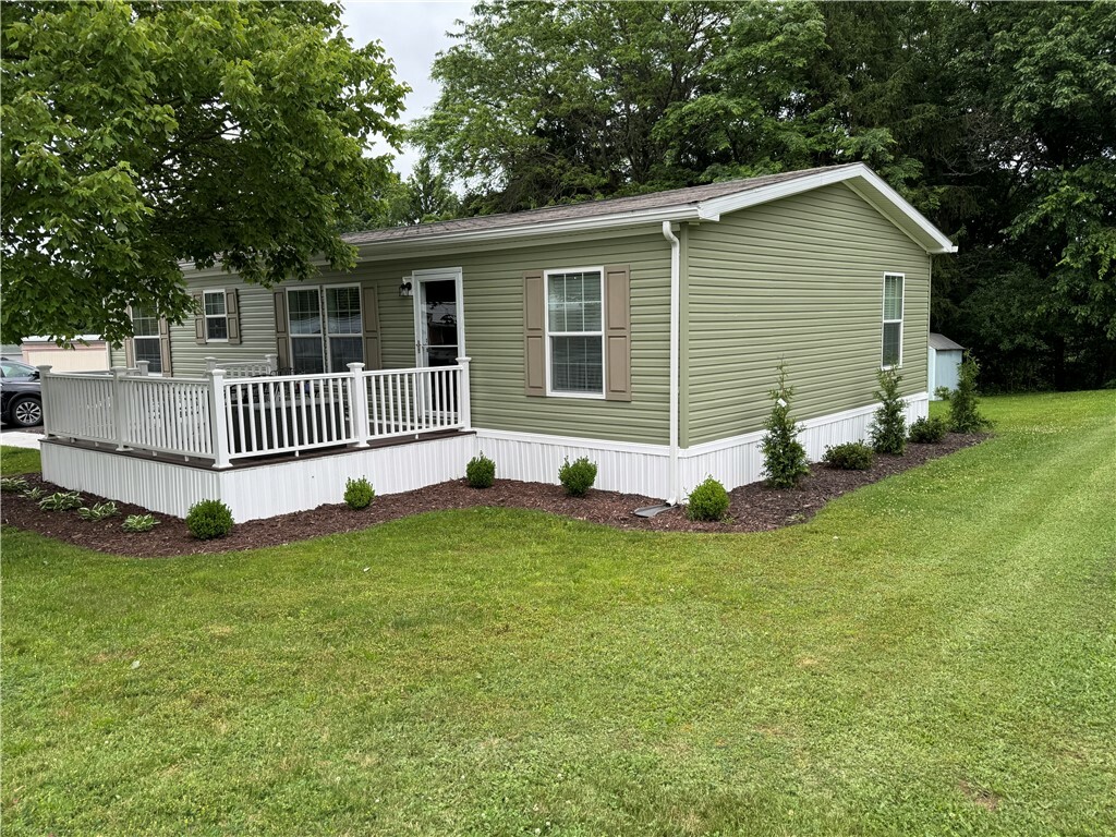 Property Photo: 16 Concord Circle PA 15042