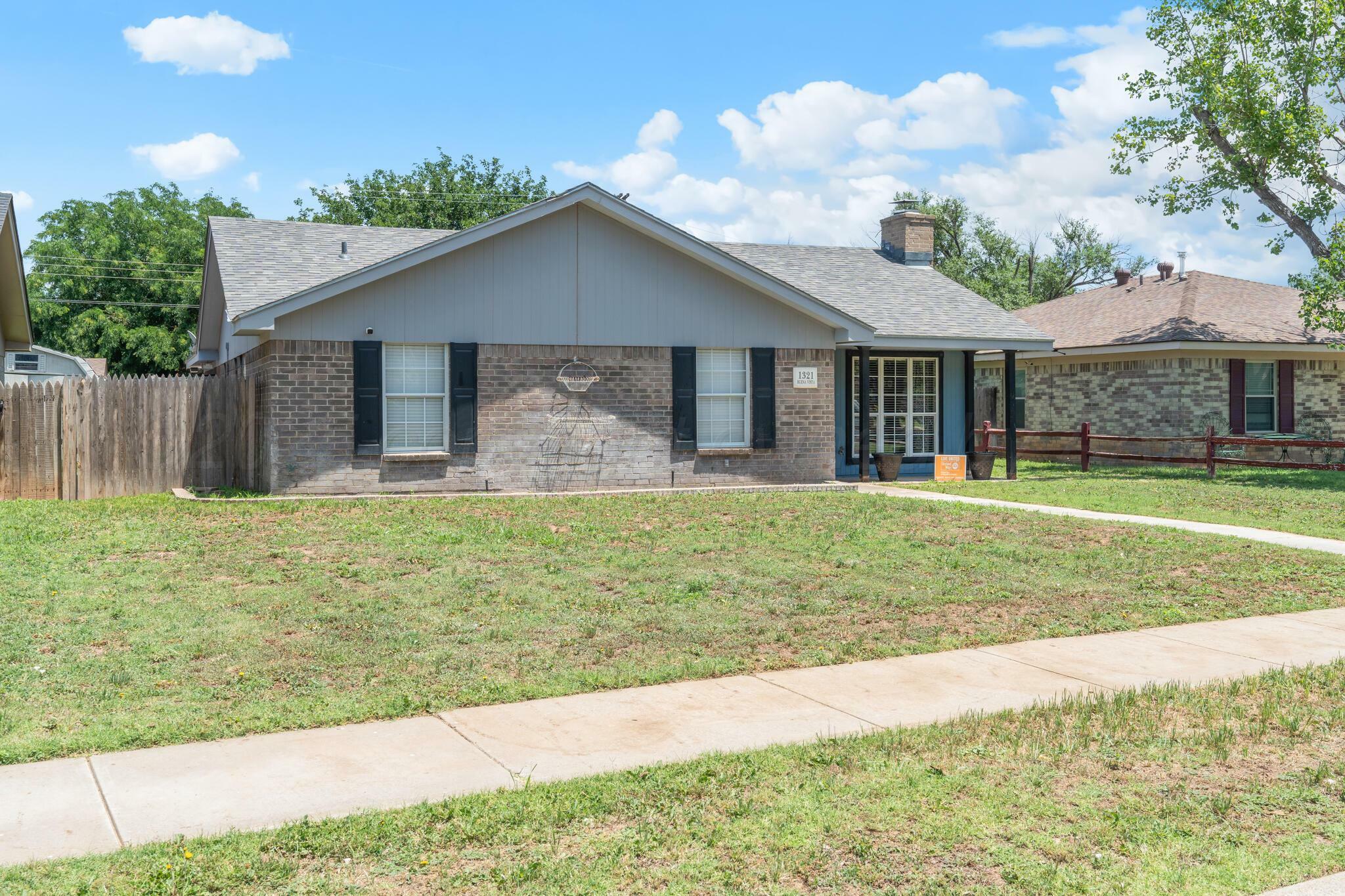 Property Photo: 1321 Buena Vista Street TX 79106-4312