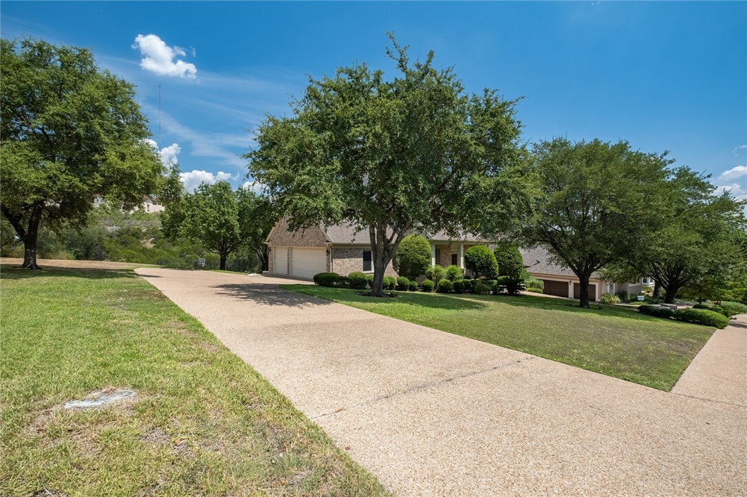 Property Photo:  1733 Canonero Drive  TX 78746 