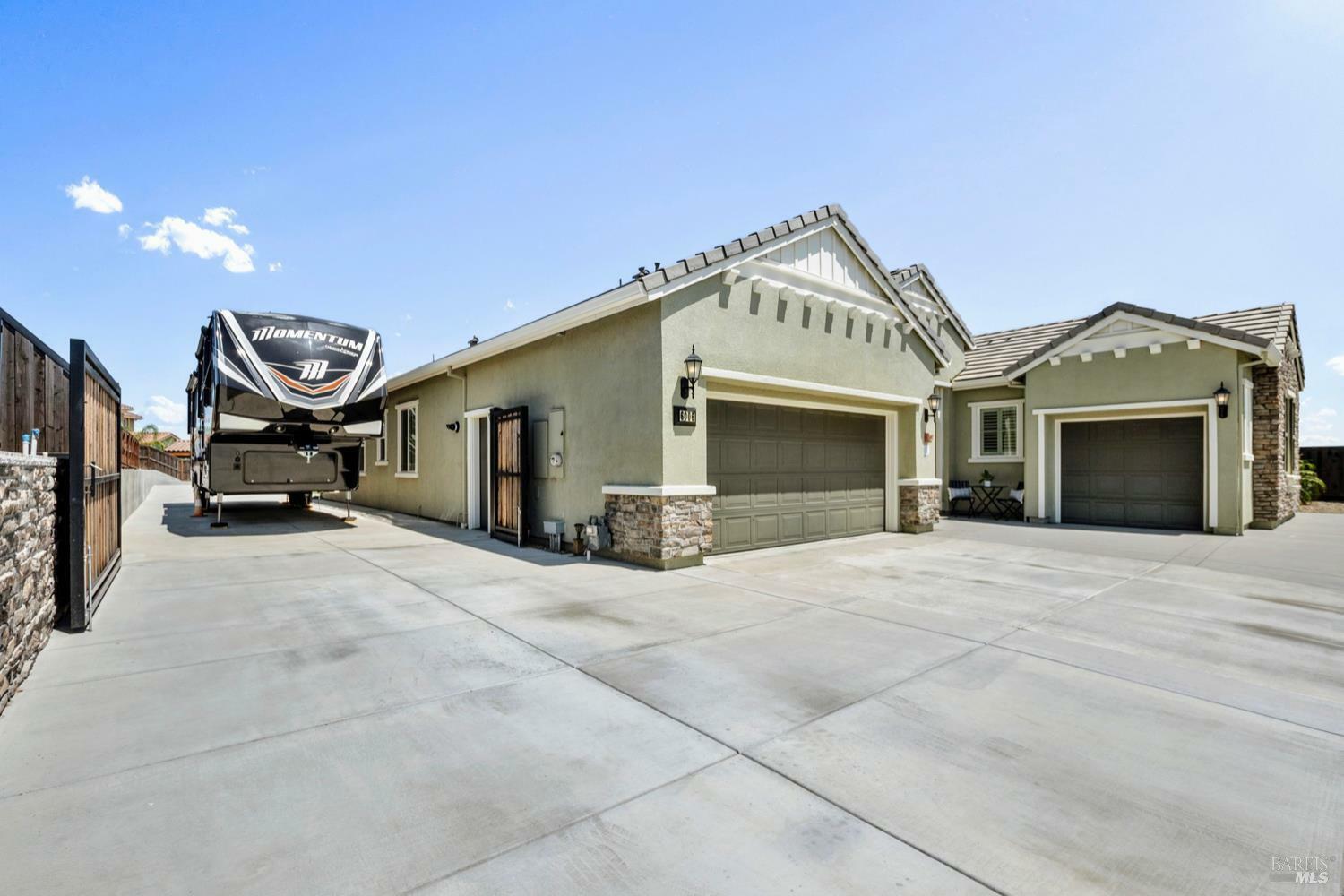 Property Photo: 6006 Peacock Court CA 95688