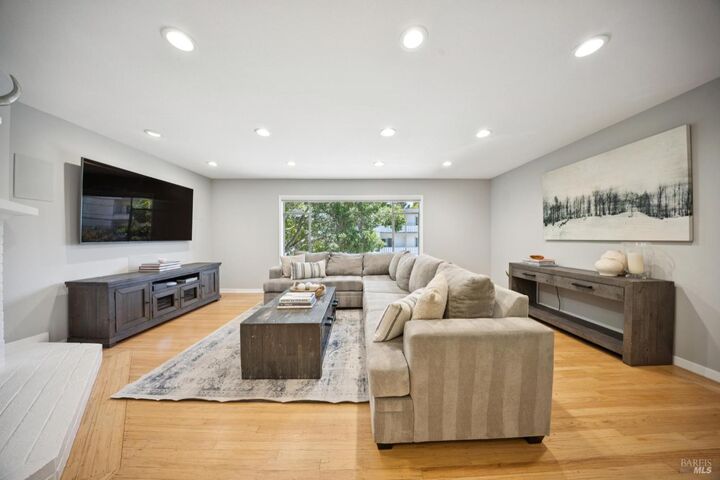 Property Photo:  31 Knoll Lane  CA 94941 