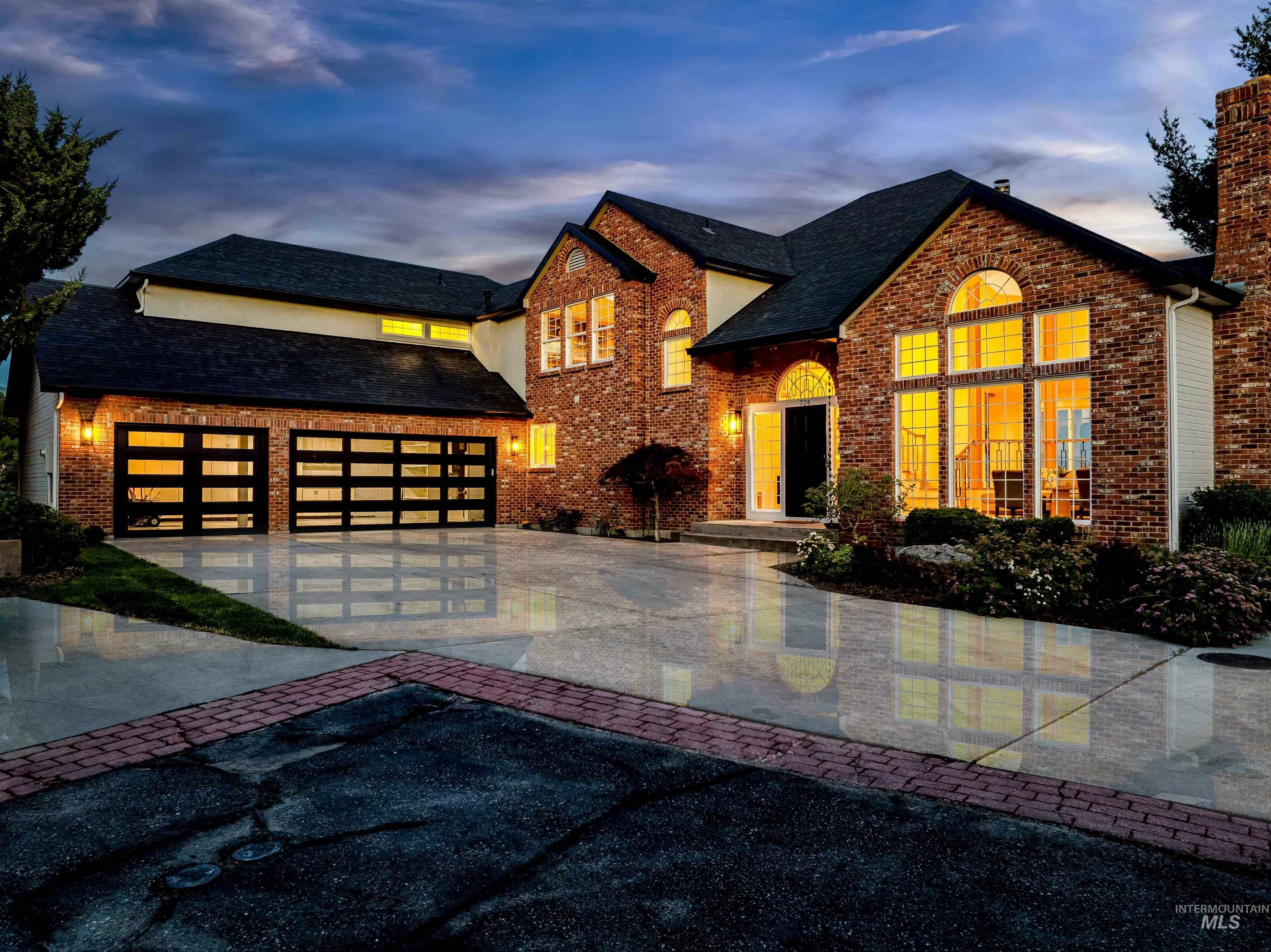 Property Photo: 724 E High Point Ln ID 83712
