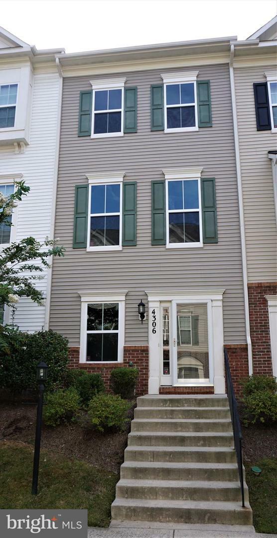 Property Photo: 4306 Potomac Highlands Circle VA 22172