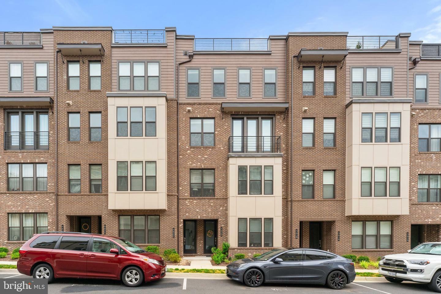 Property Photo: 4622 Quinns Mill Way VA 20151