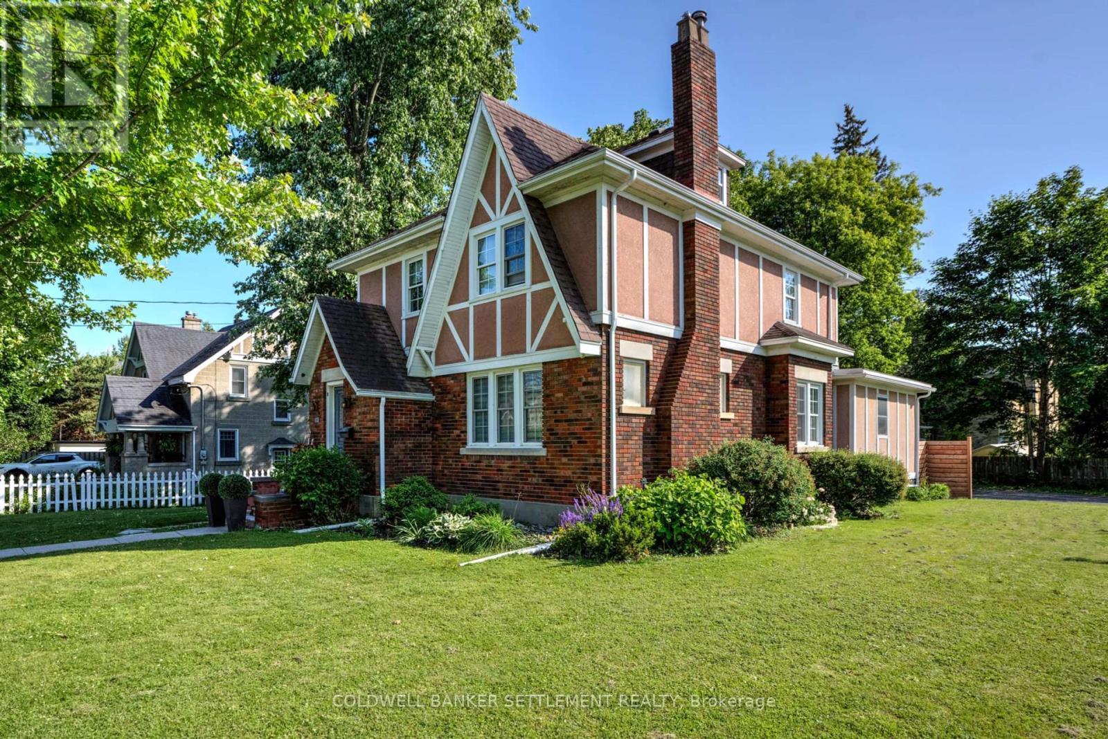 Property Photo: 18 Victoria Street ON K7H 2H6
