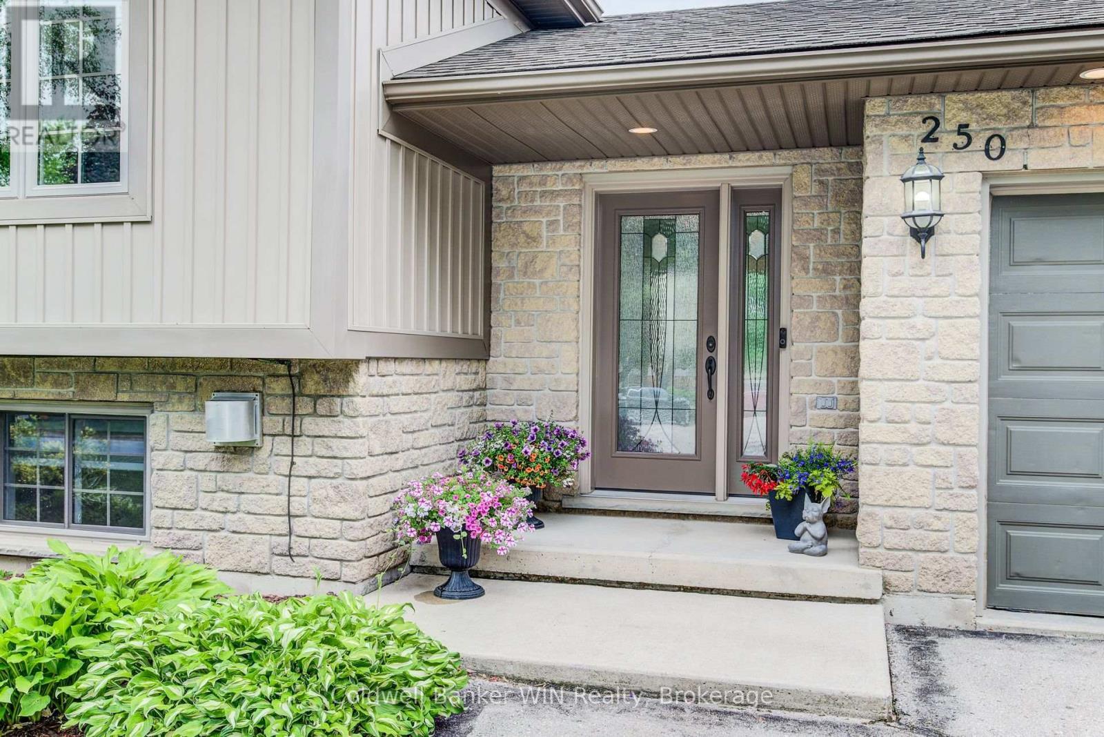 Property Photo: 250 Justin'S Place ON N0G 2L3