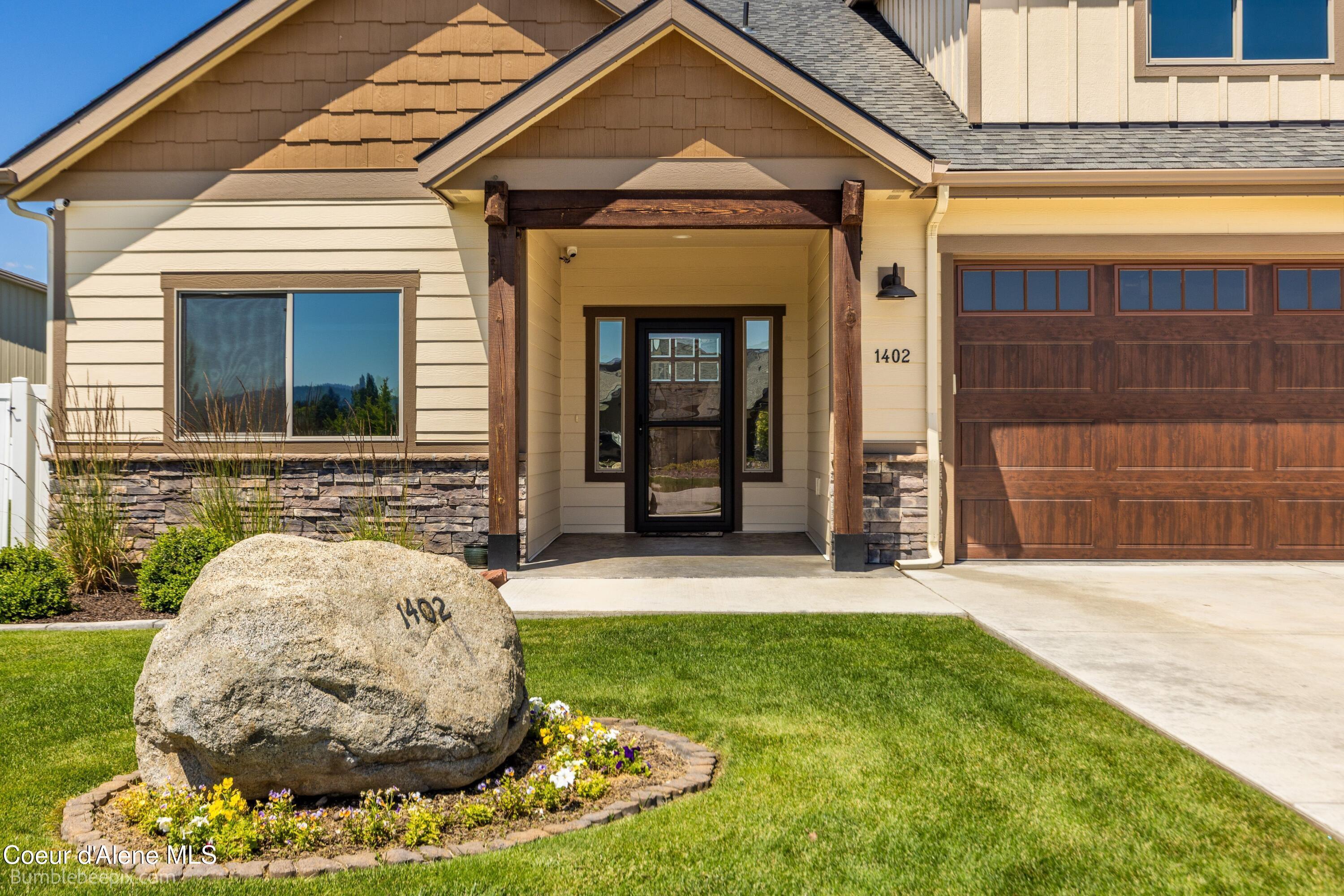 Property Photo: 1402 W Wayward Cir ID 83854
