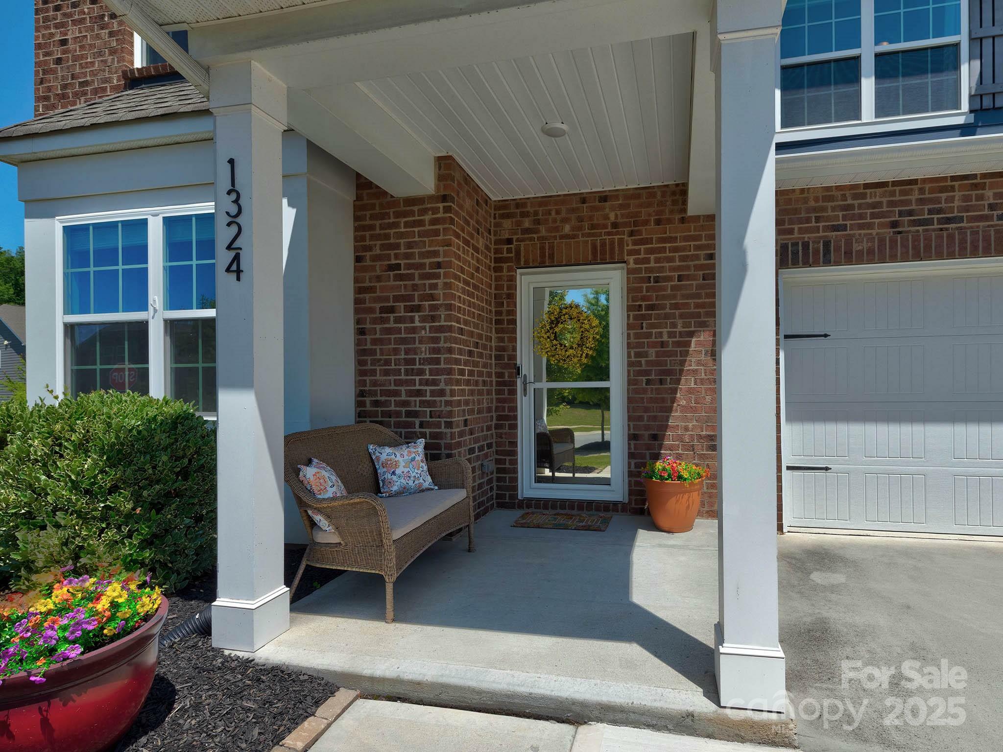 Property Photo: 1324 Mona Vale Drive NC 28078
