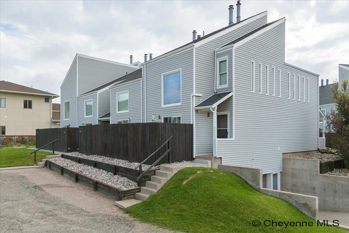 Property Photo: 114 Brookfield Ct 8 WY 82009