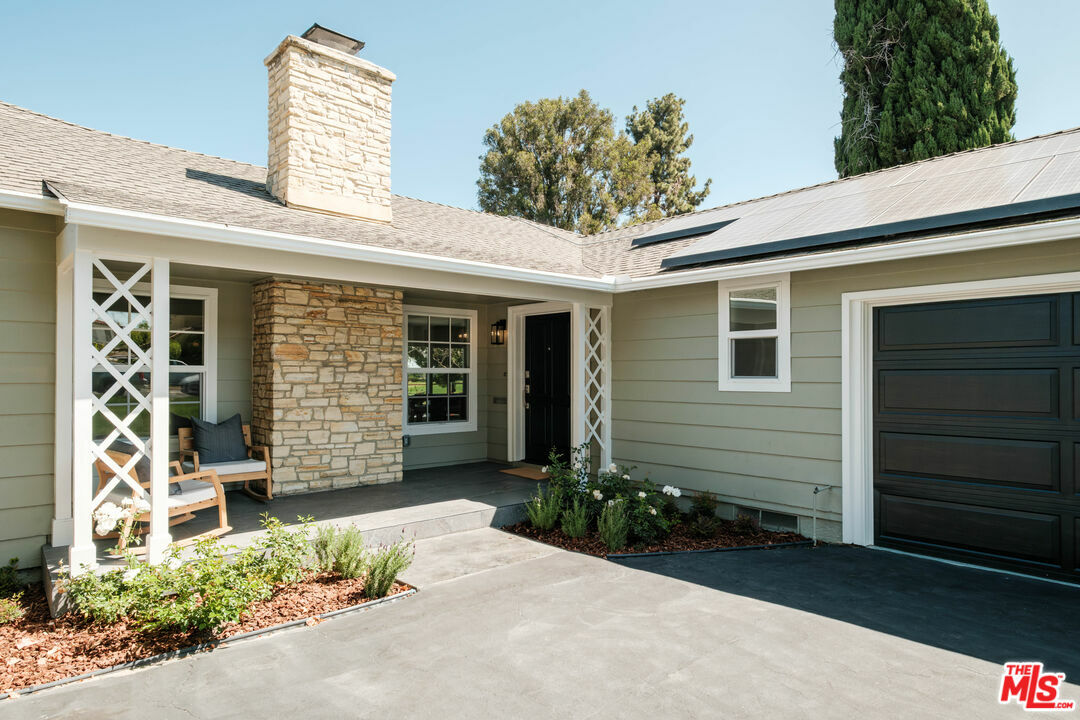 Property Photo:  249 E San Antonio Dr  CA 90807 