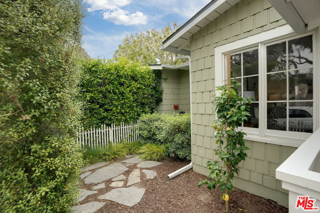 Property Photo:  2644 5th St  CA 90405 