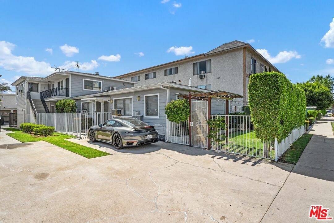 Property Photo: 1657 Colby Ave CA 90025