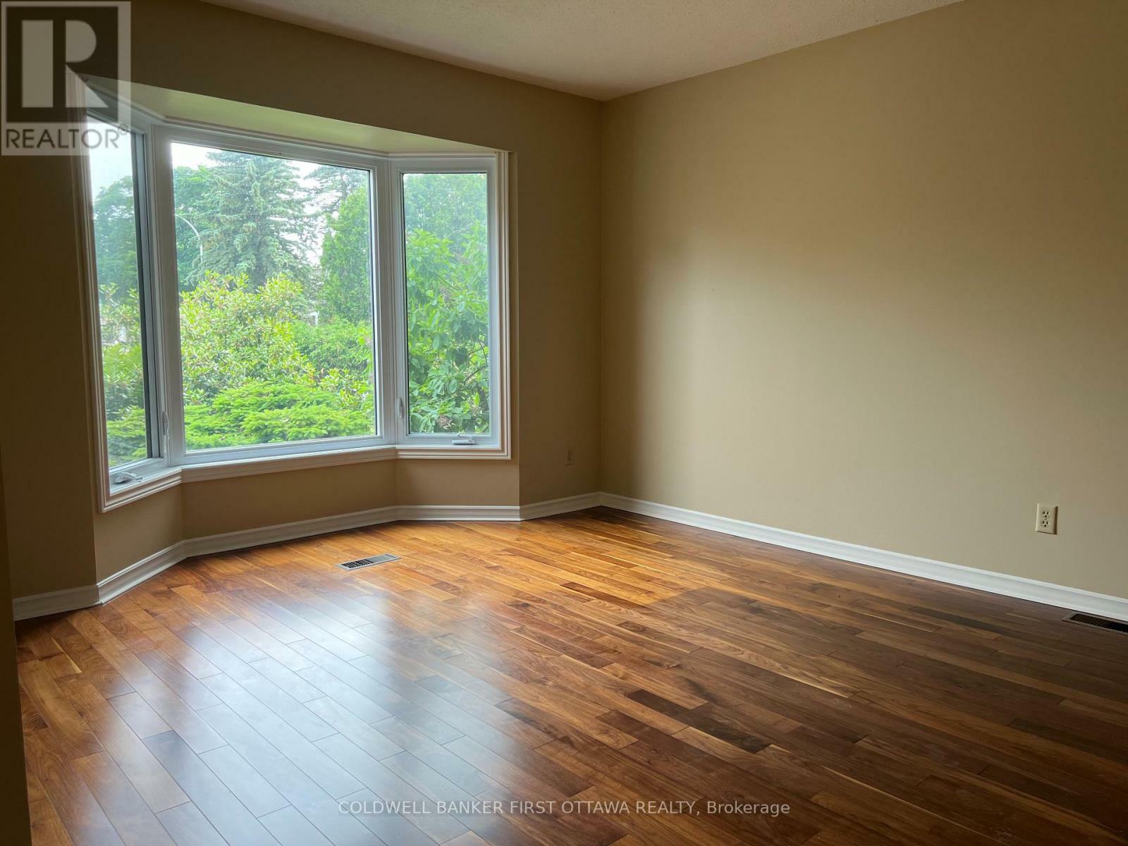 Property Photo: 1179 1/2 St-Jerome Crescent ON K1C 2A7