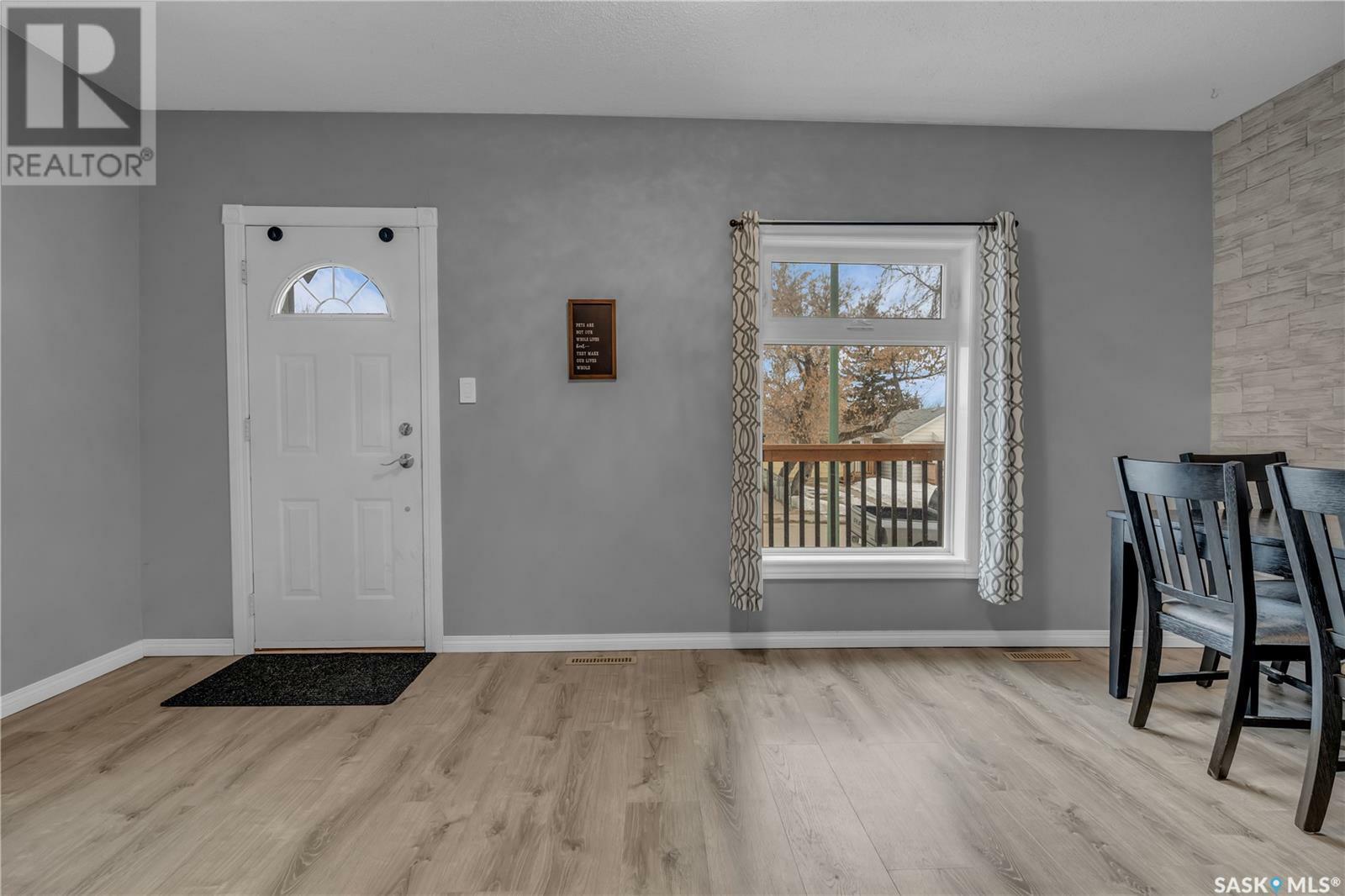 Photo de la propriété: 445 York Street SK S4R 4W7