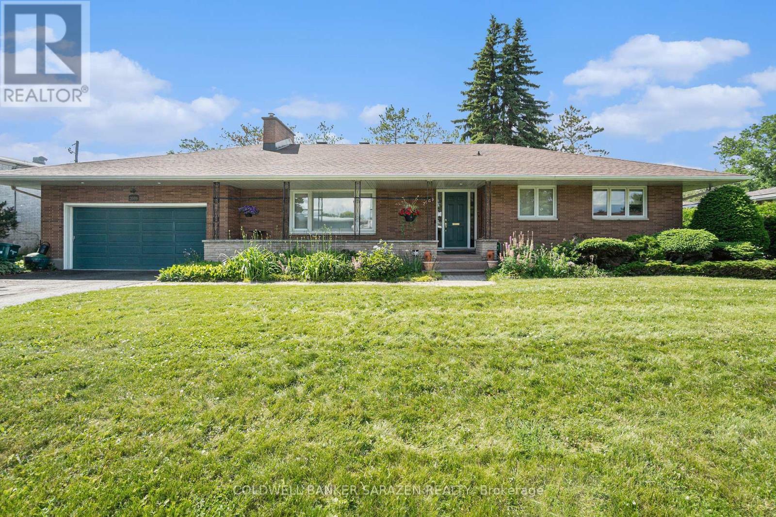 Property Photo:  2009 Killarney Drive  ON K2A 1P9 