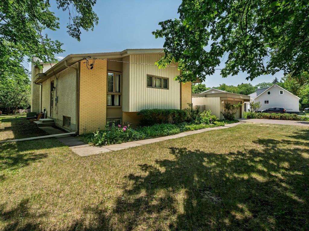 Property Photo: 739 Pepperloaf Crescent MB R3R 1G2