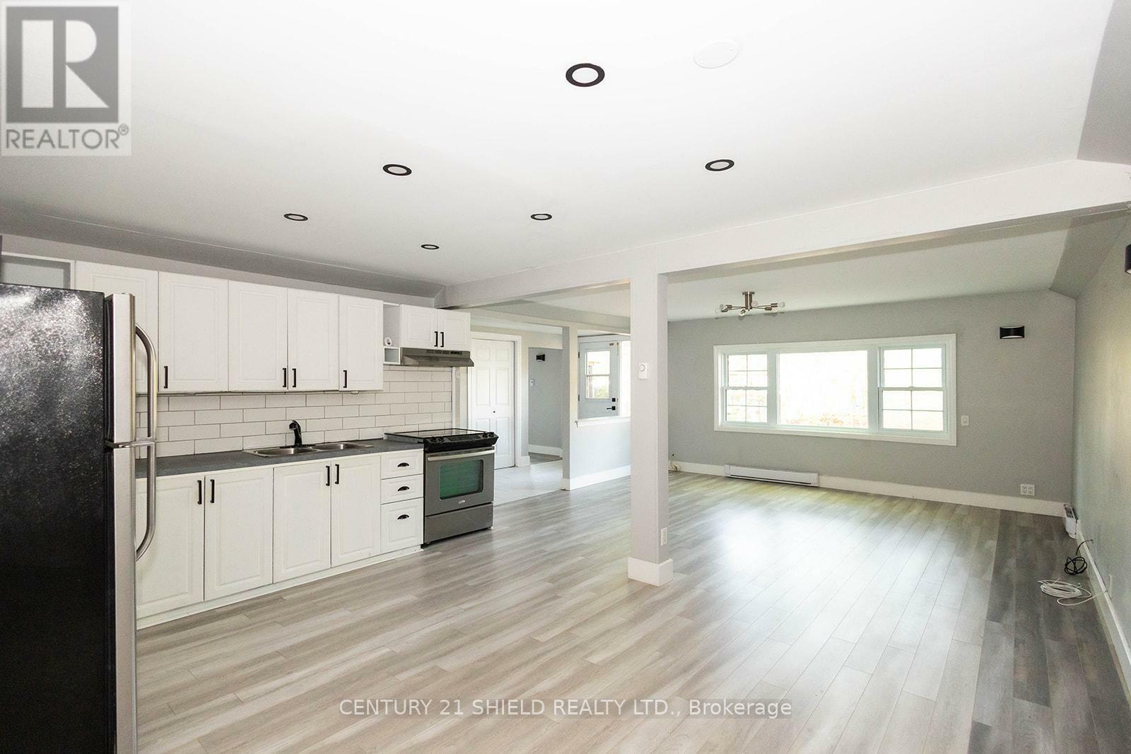 Property Photo: 6927 Salem Lane ON K6H 5R5