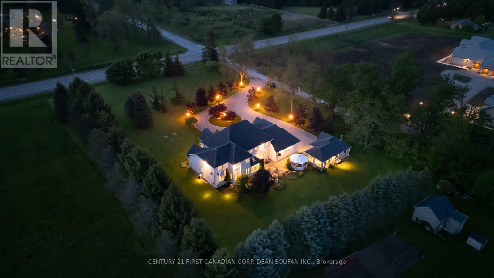 Photo de la propriété:  20735 Denfield Road  ON N6H 5L2 