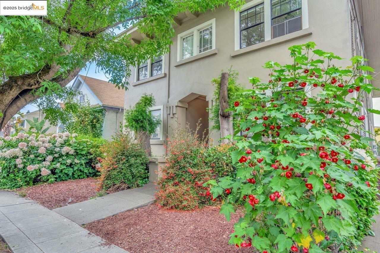 Property Photo: 5537 Claremont Ave CA 94618