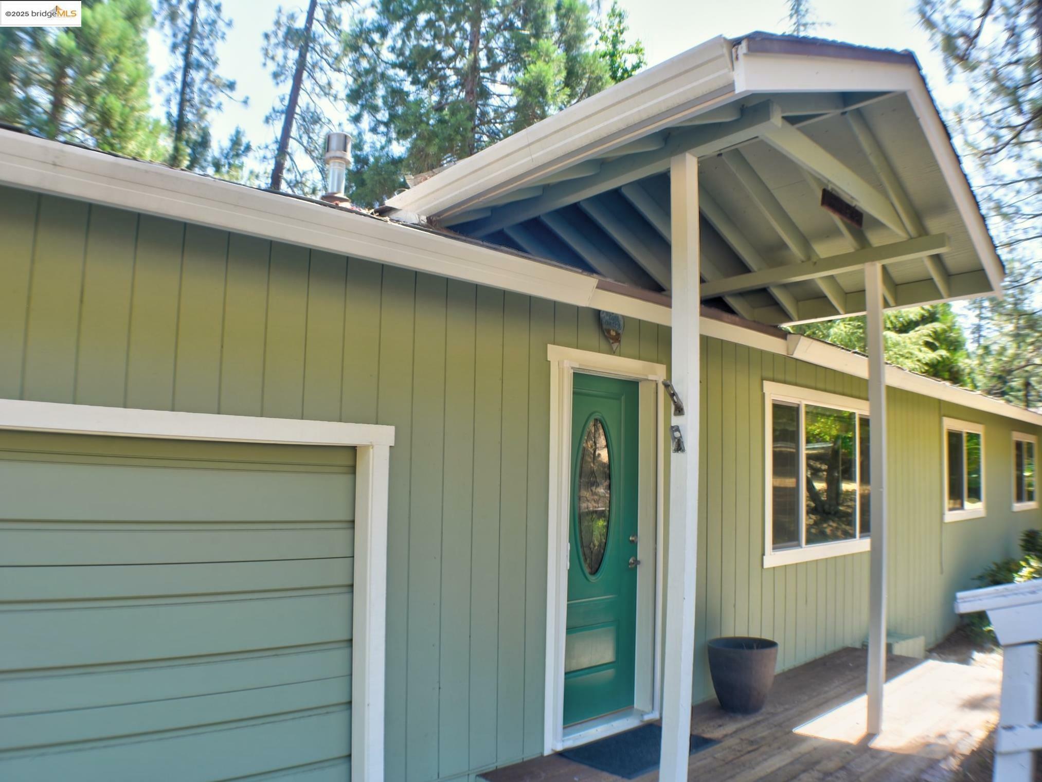 Property Photo: 13061 Mokelumne Circle CA 95321