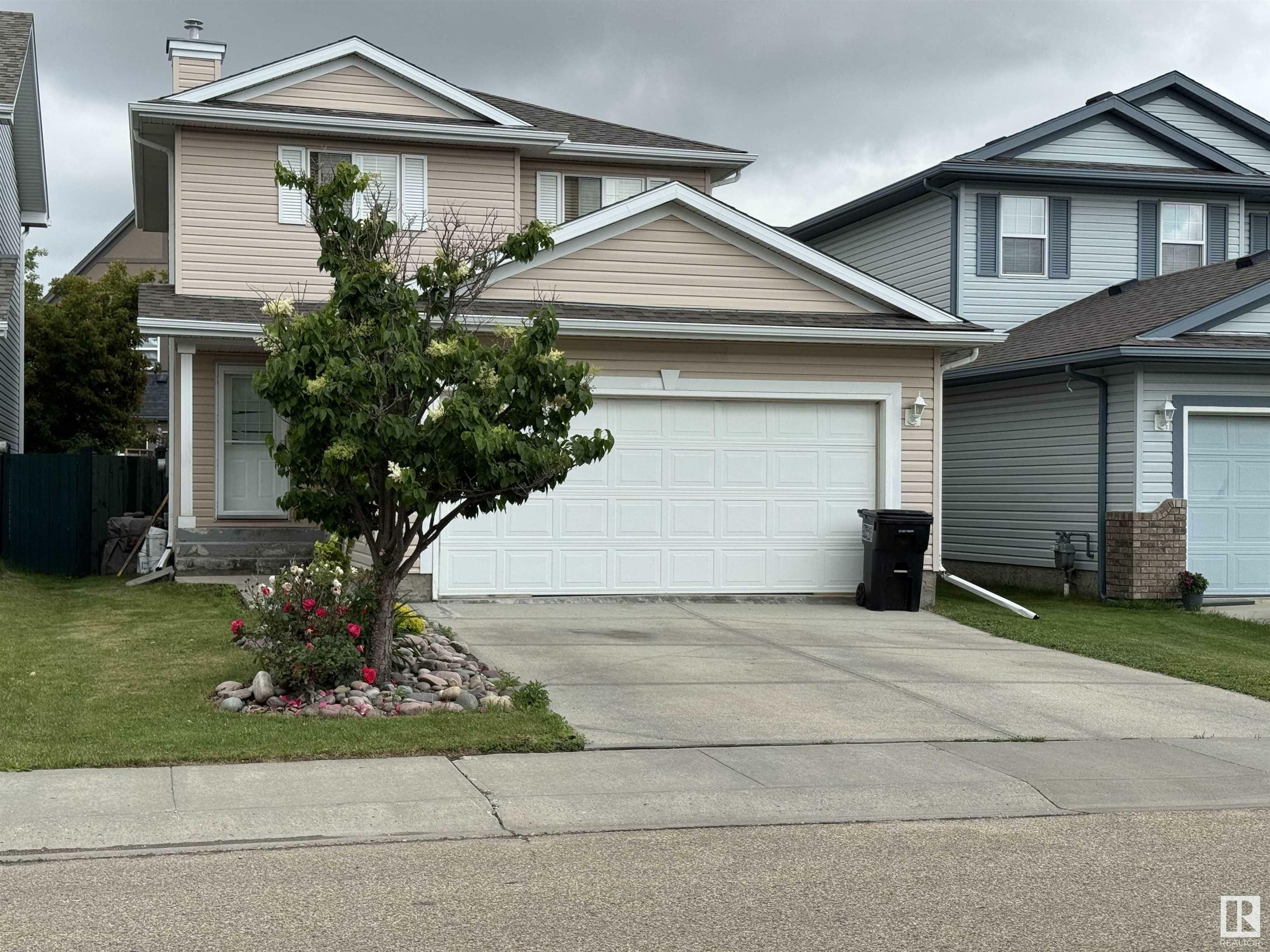 1857 Garnett Way NW  Edmonton AB T5T 6R3 photo