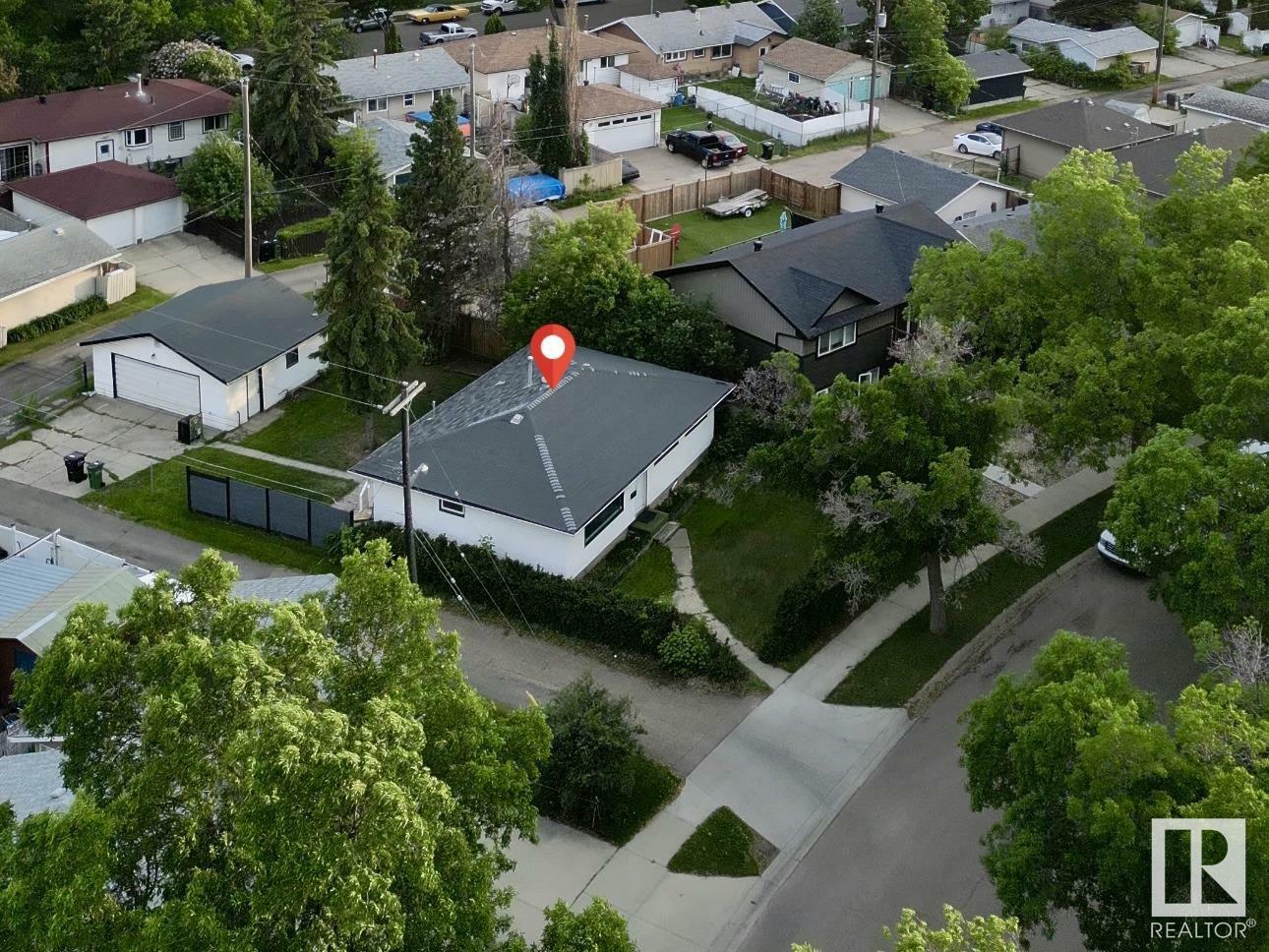Photo de la propriété: 16415 106 Avenue NW AB T5P 0X1