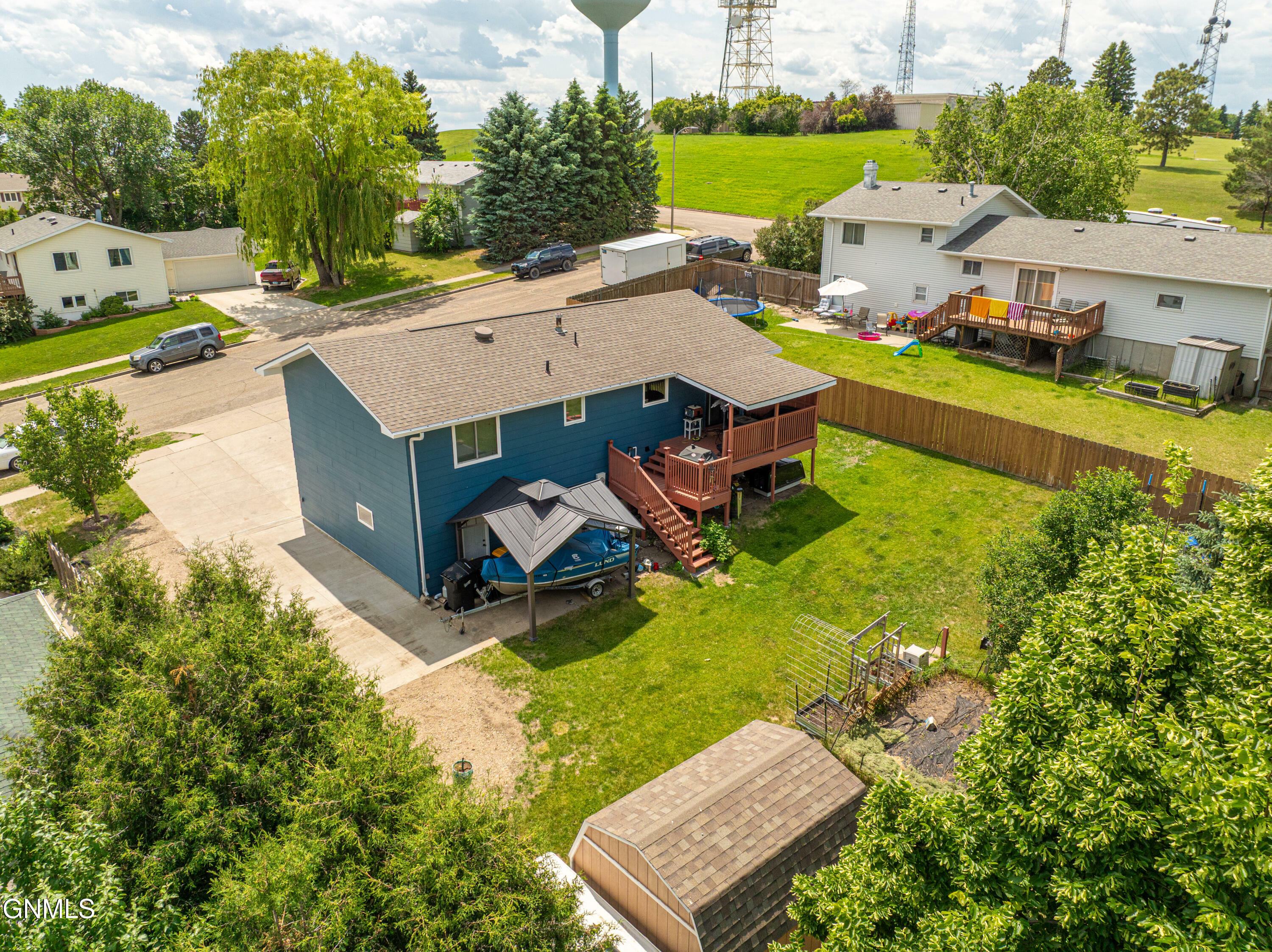 Property Photo: 1708 Masterson Avenue ND 58501