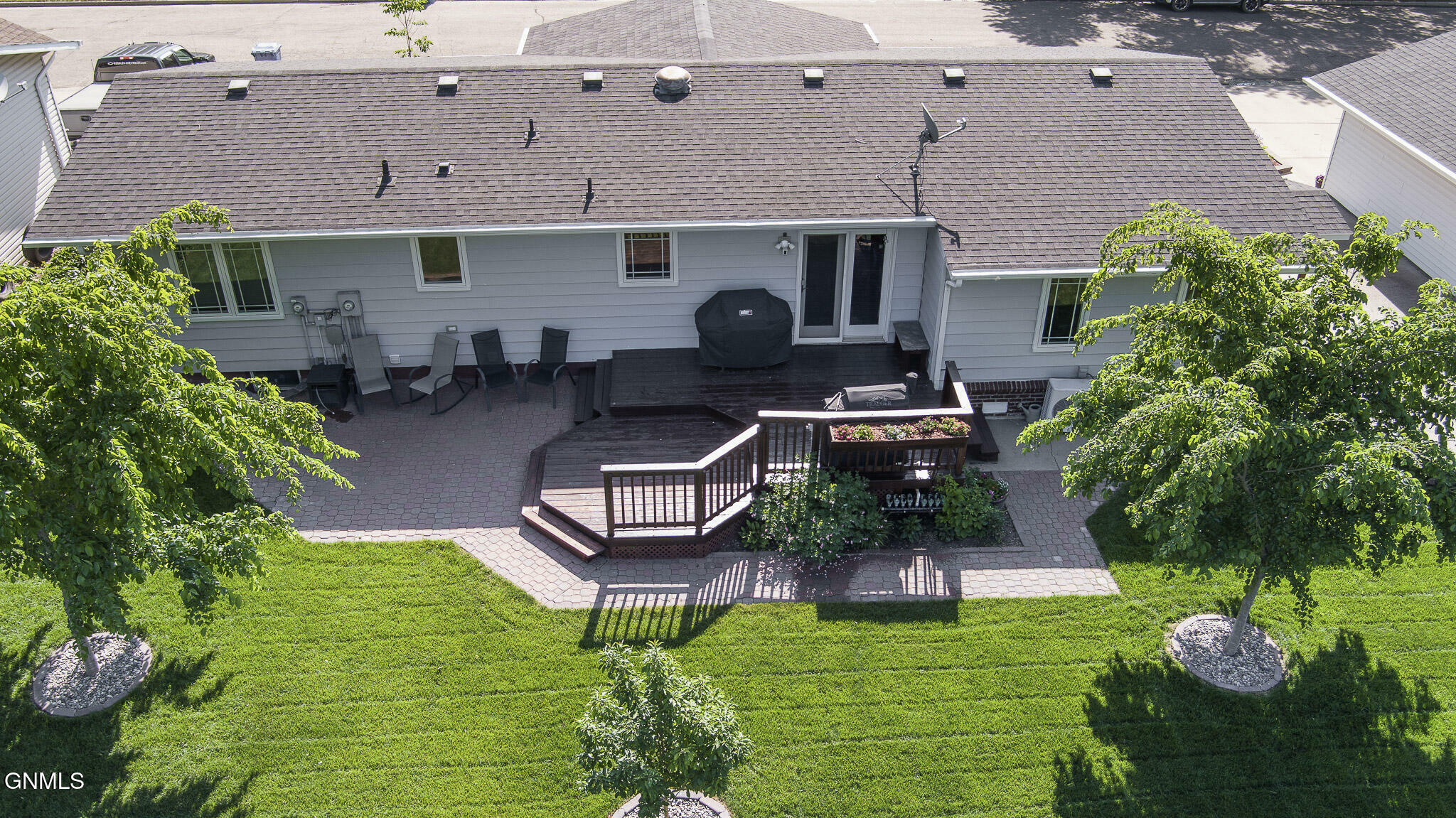 Property Photo: 1007 Chestnut Lane ND 58523