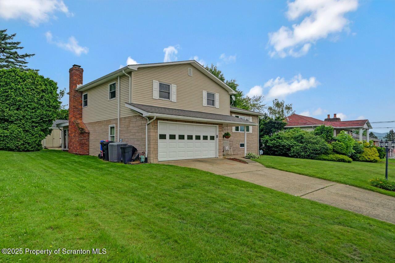 Property Photo:  1211 Mine Street  PA 18518 