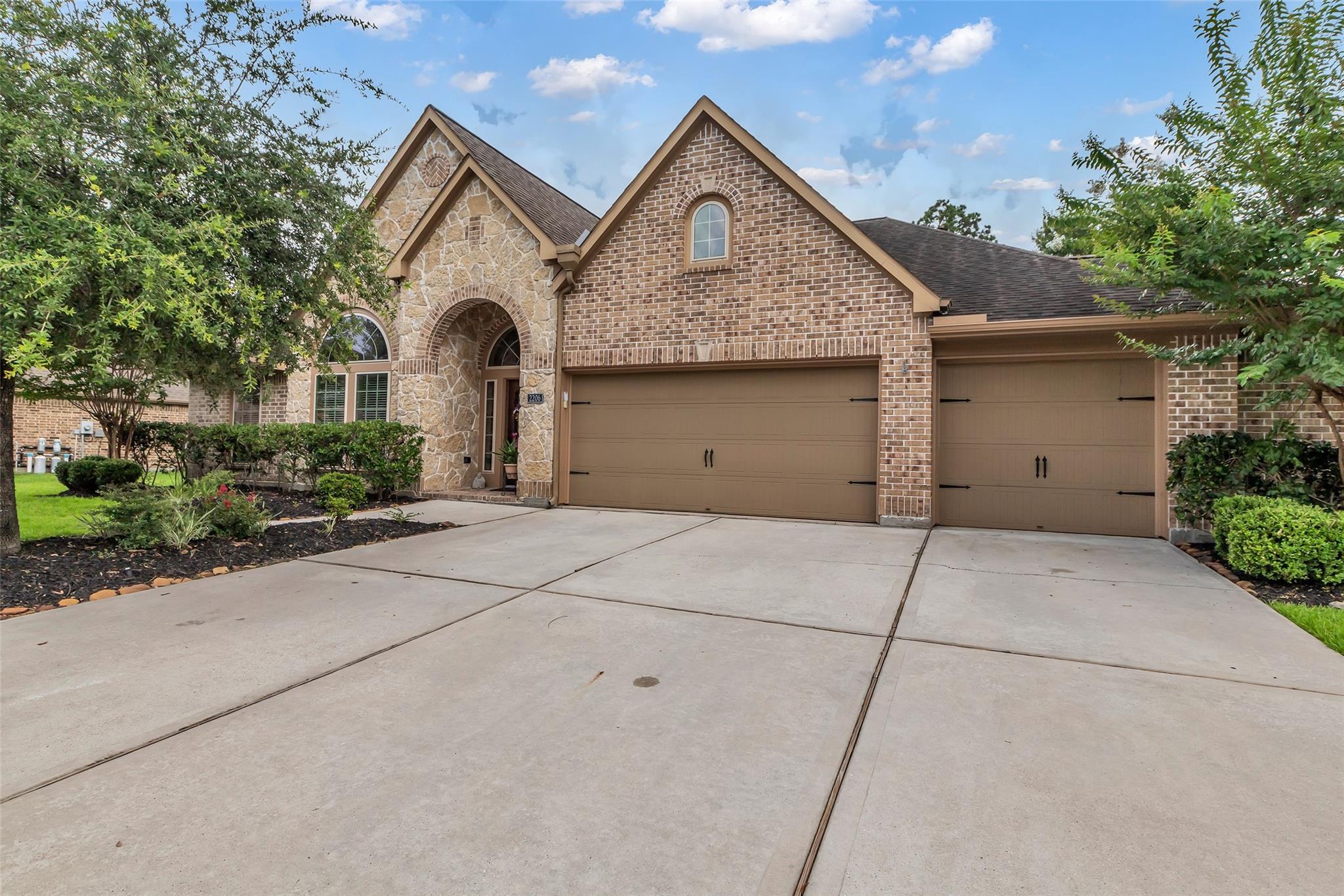 Property Photo: 2206 Chelsea Creek Lane TX 77386