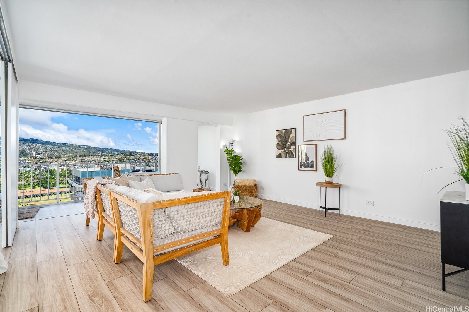 Property Photo:  2575 Kuhio Avenue 1702  HI 96815 