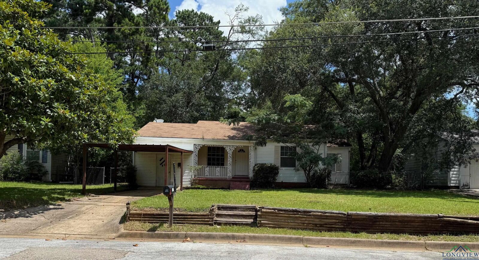 Property Photo: 1417 Mahlow Dr. TX 75601