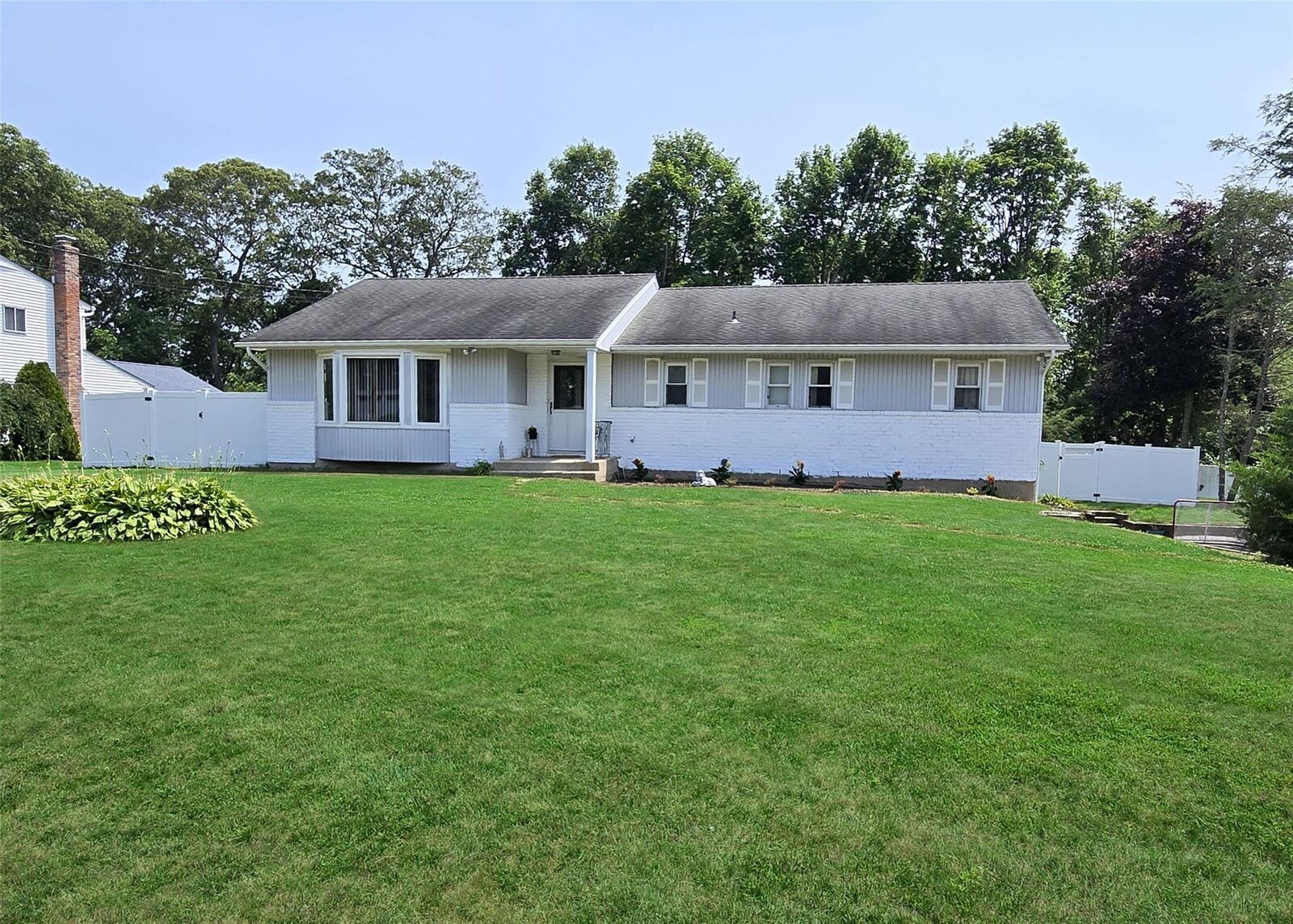Property Photo:  8 Milhouse Lane  NY 11755 