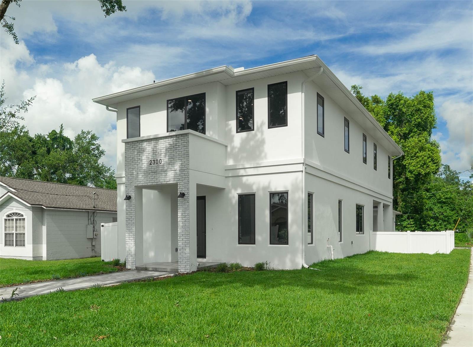 Property Photo: 2300 S Brown Avenue FL 32806