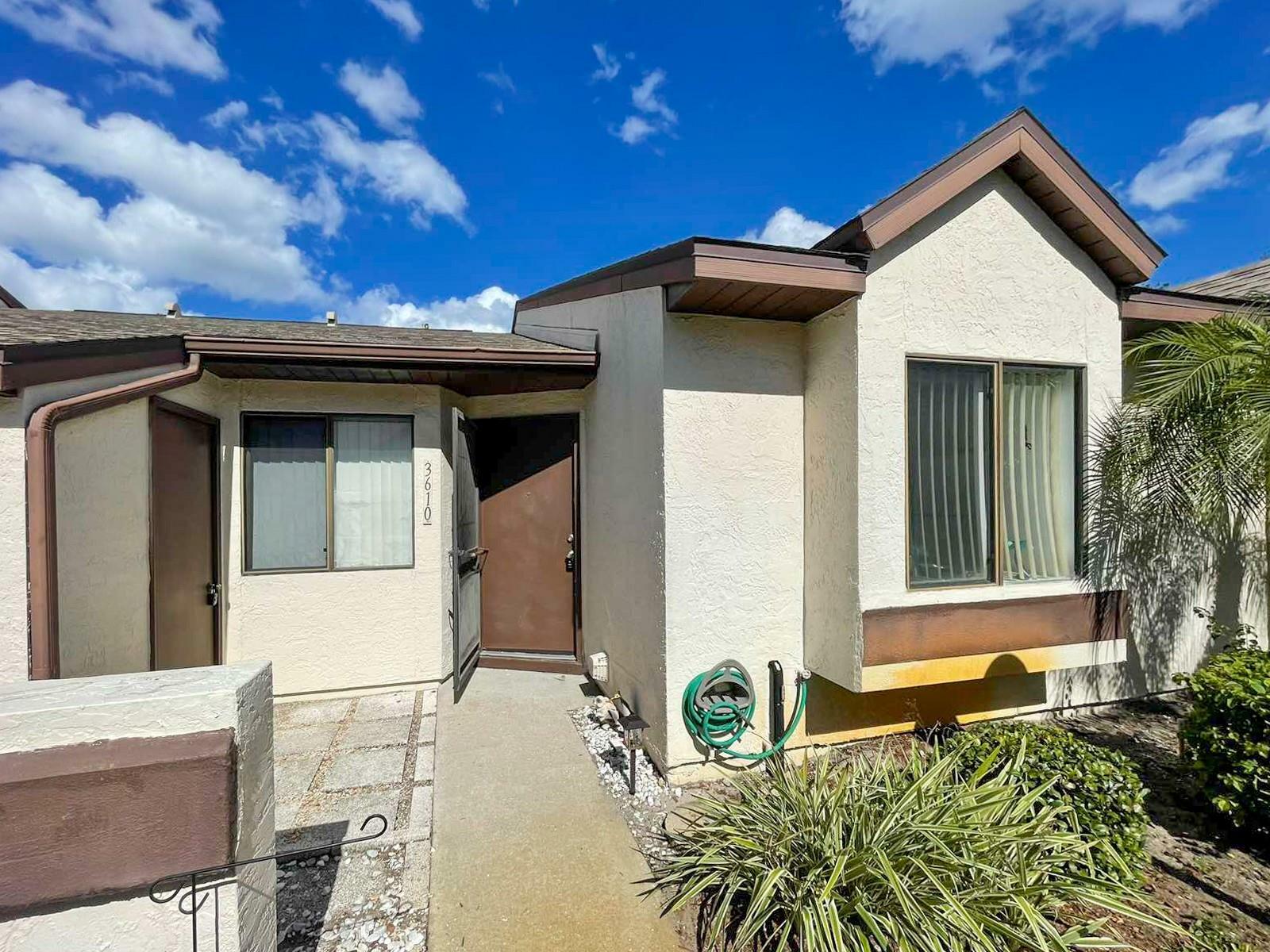 Property Photo:  