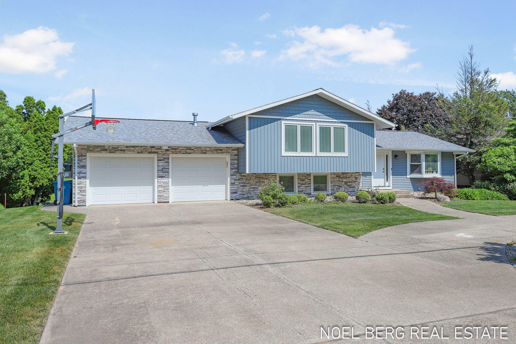 16093 Harbor Point Drive  Spring Lake MI 49456 photo