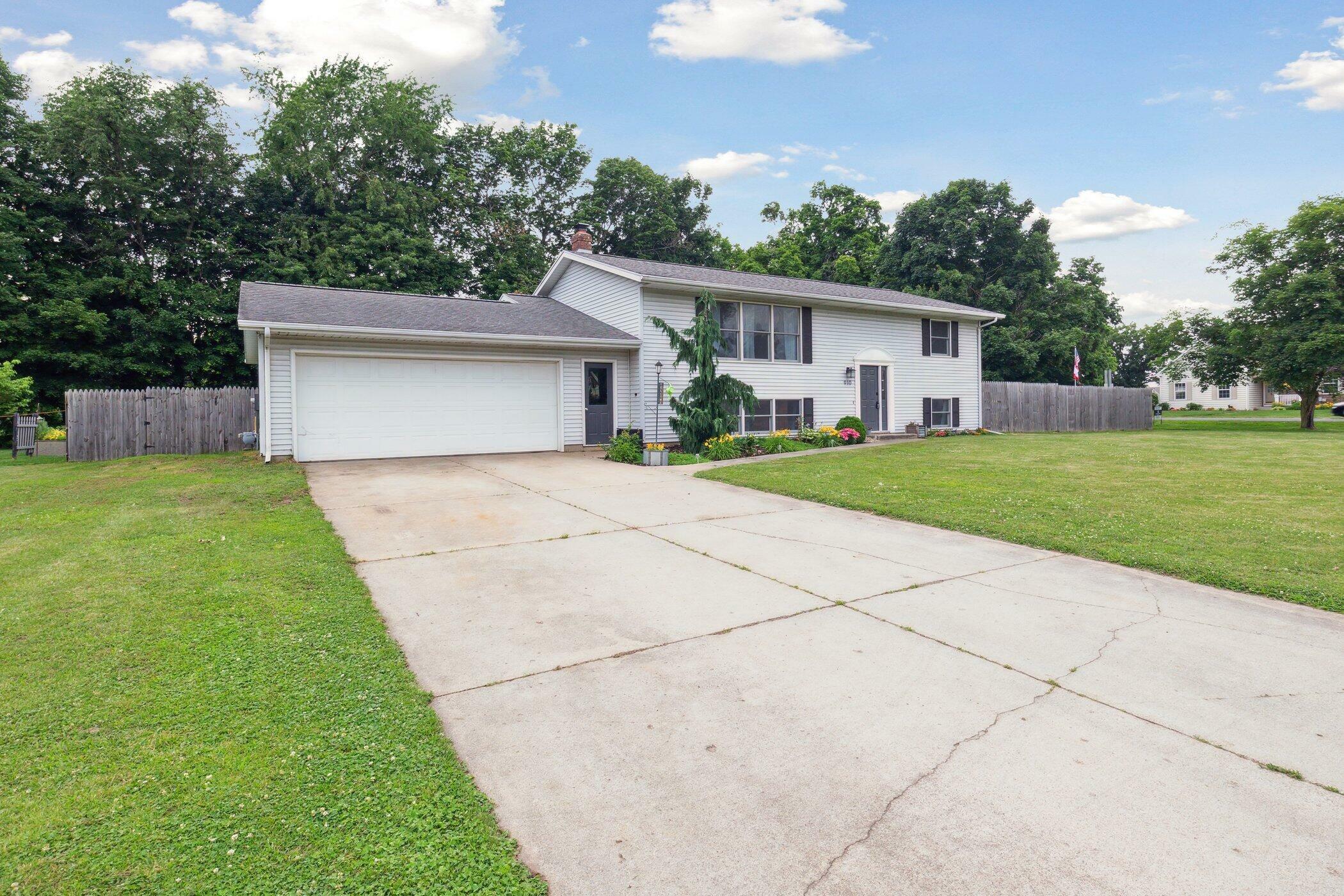 Property Photo: 910 Vicker Street MI 49097