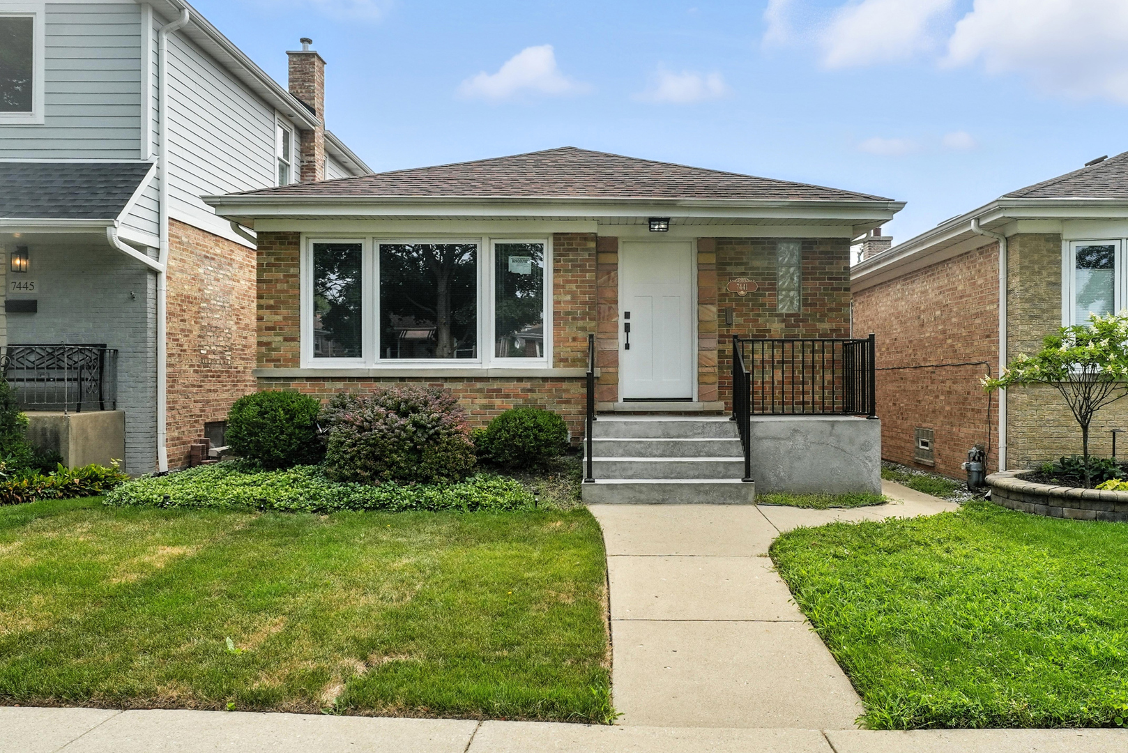 Property Photo: 7441 N Oriole Avenue IL 60631