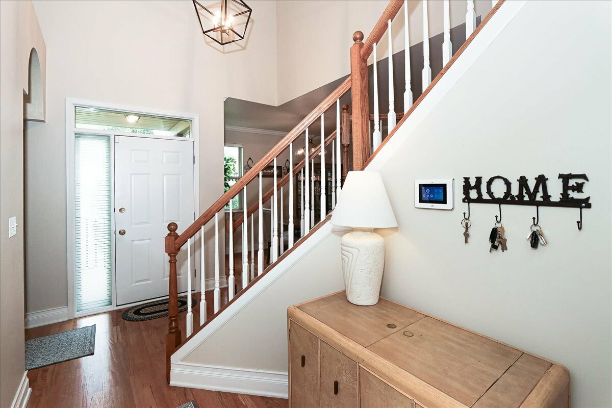 Property Photo: 768 W St Johns Place IL 60101