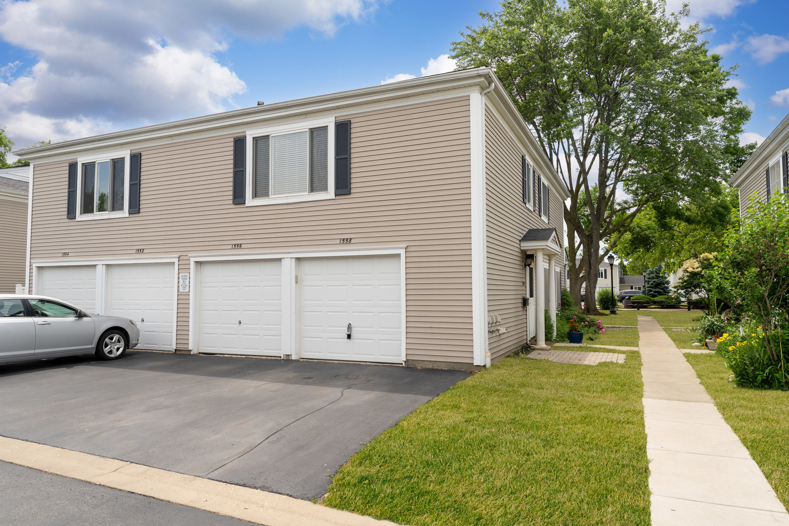 Property Photo: 1558 Quaker Lane 174D IL 60070