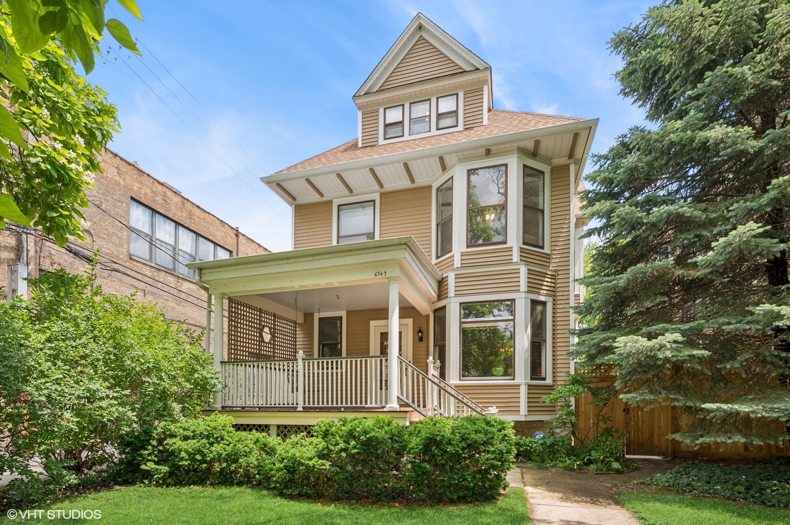 6743 N Greenview Avenue  Chicago IL 60626 photo