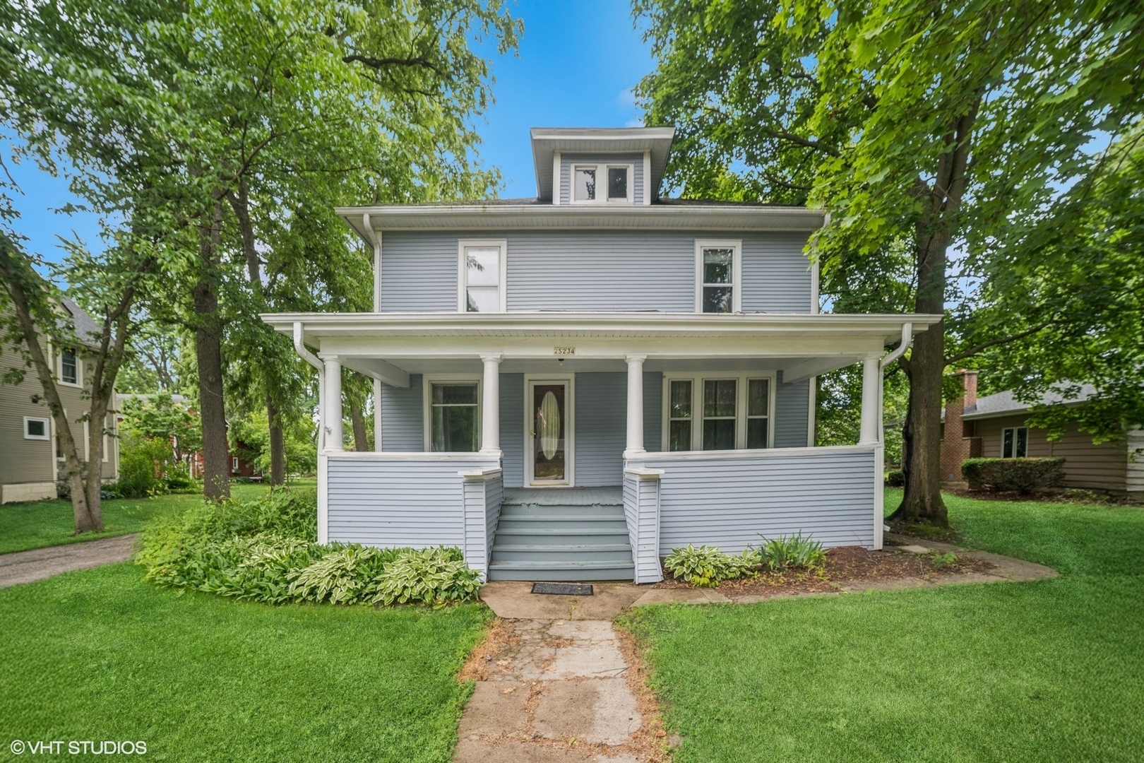 Property Photo: 2S234 Harter Road IL 60119